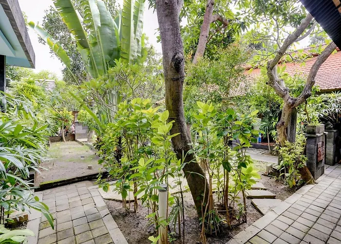 Oyo 90167 Kubu Gdk Pertiwi Hotel